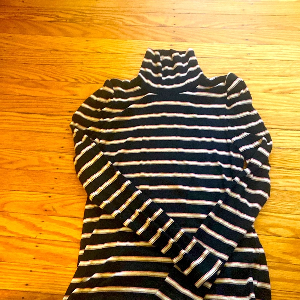 EUC Veronica Beard turtleneck